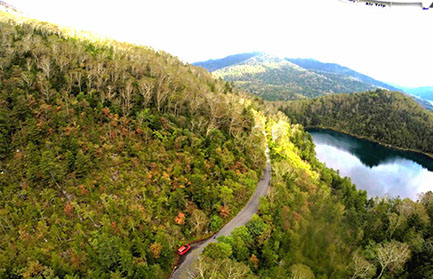 然別火山群の中を走る道道85号線